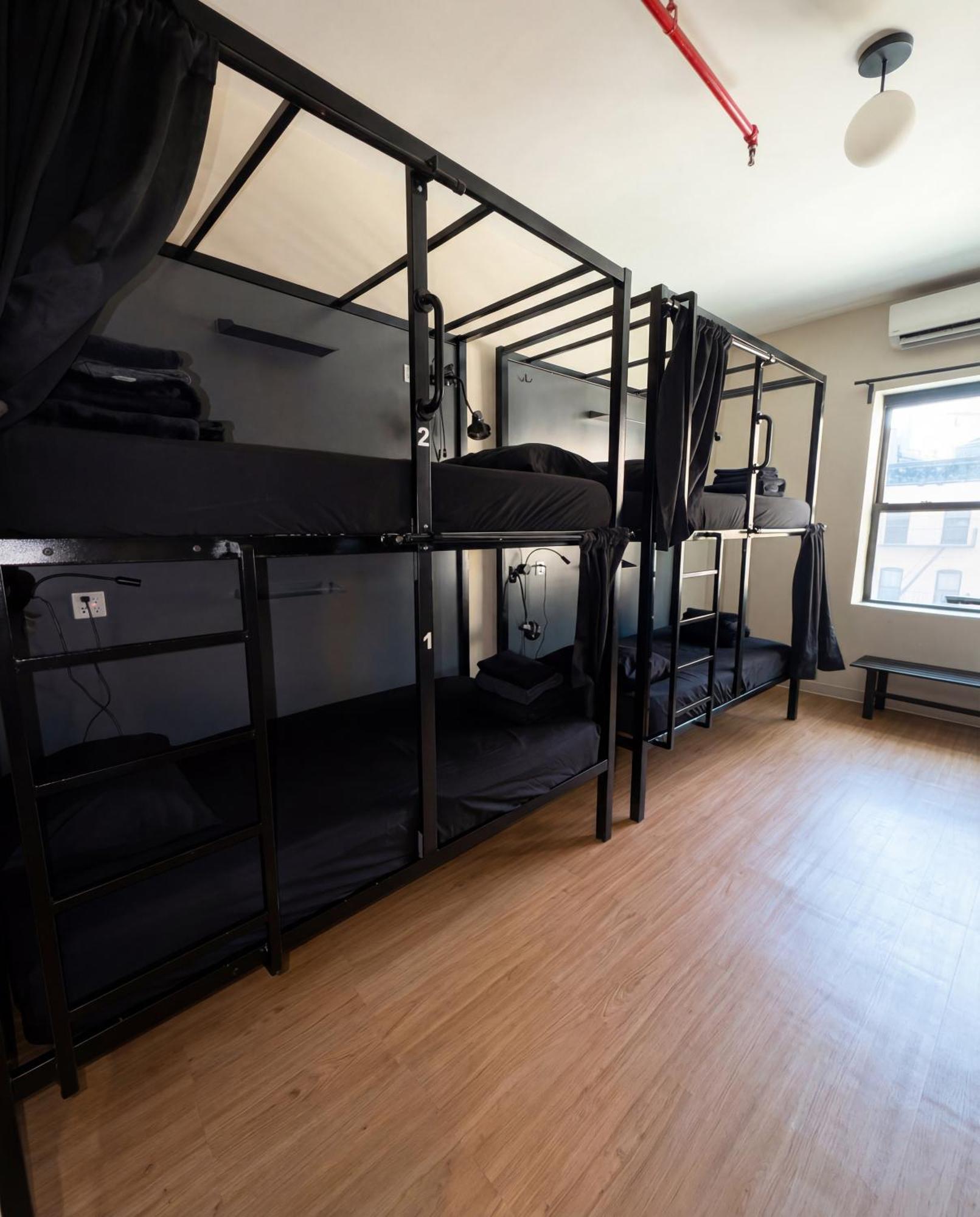 Economy Pod 6 Bed Mixed Dorm